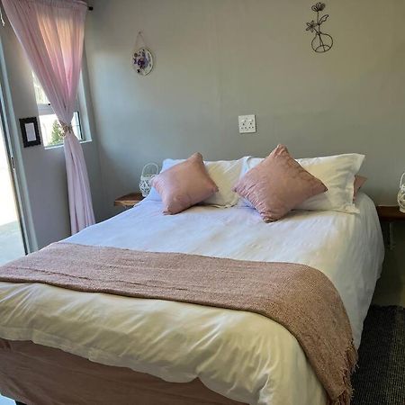 Stellies Accommodation - Room 2 Keetmanshoop Bagian luar foto