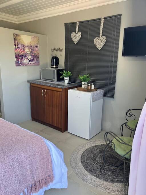 Stellies Accommodation - Room 2 Keetmanshoop Bagian luar foto
