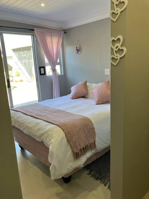 Stellies Accommodation - Room 2 Keetmanshoop Bagian luar foto