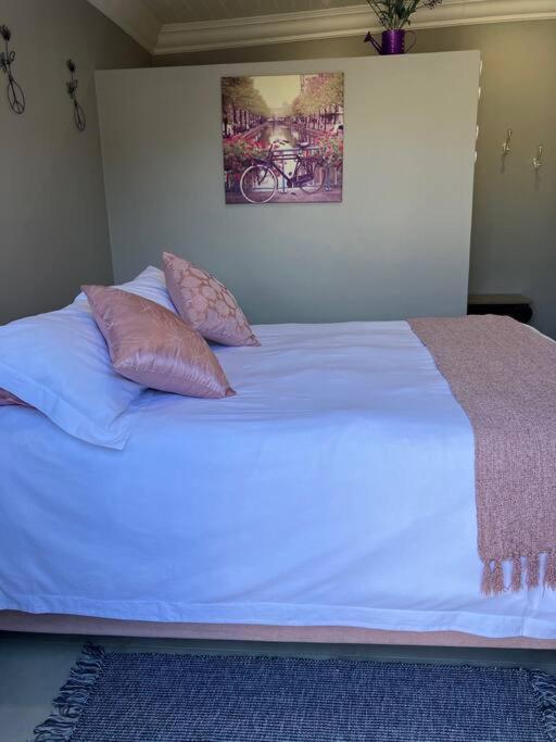 Stellies Accommodation - Room 2 Keetmanshoop Bagian luar foto